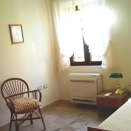House 10' From The Sea, Ac, Garden, Parking, Wifi *